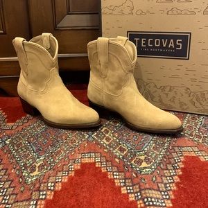 Tan Suede Tecovas in The Lucy Style, size 8 B, Womens